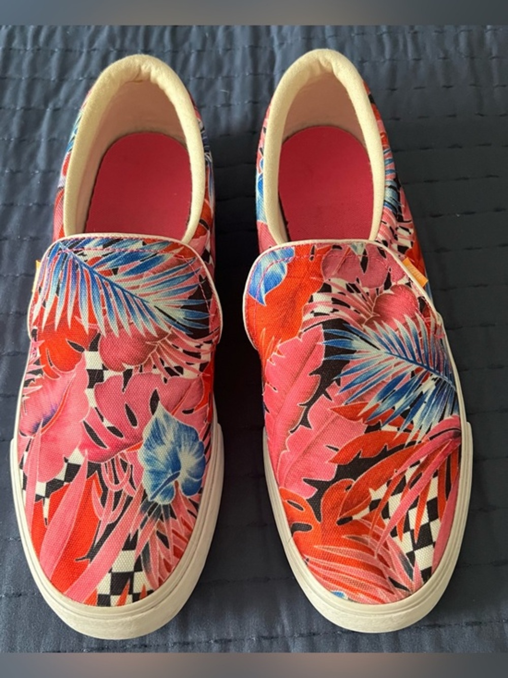 Nike size 11 medium tropical print canvas slip on sneakers
